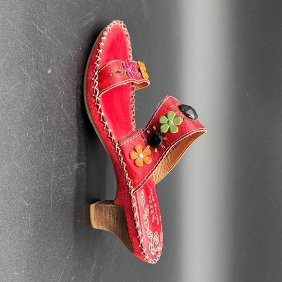 Spring Step Via R Leather Red Floral Slip On Kitten Heels Sandals Size 38 US 7.5 - Picture 7 of 9